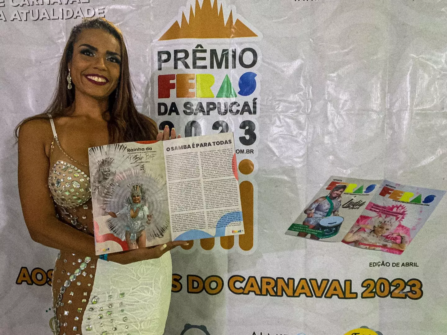 Natália Brito prestigia lançamento da Revista Feras do Carnaval